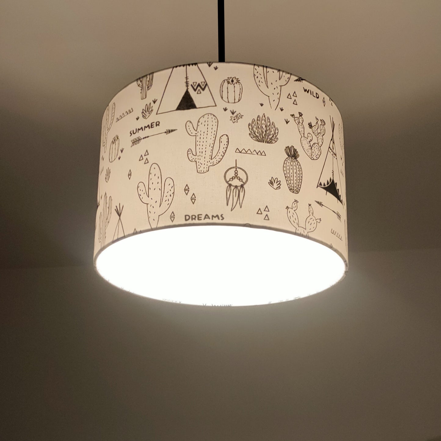 Suspension Tipis noir et blanc - Mademoiselle Lumière suspension