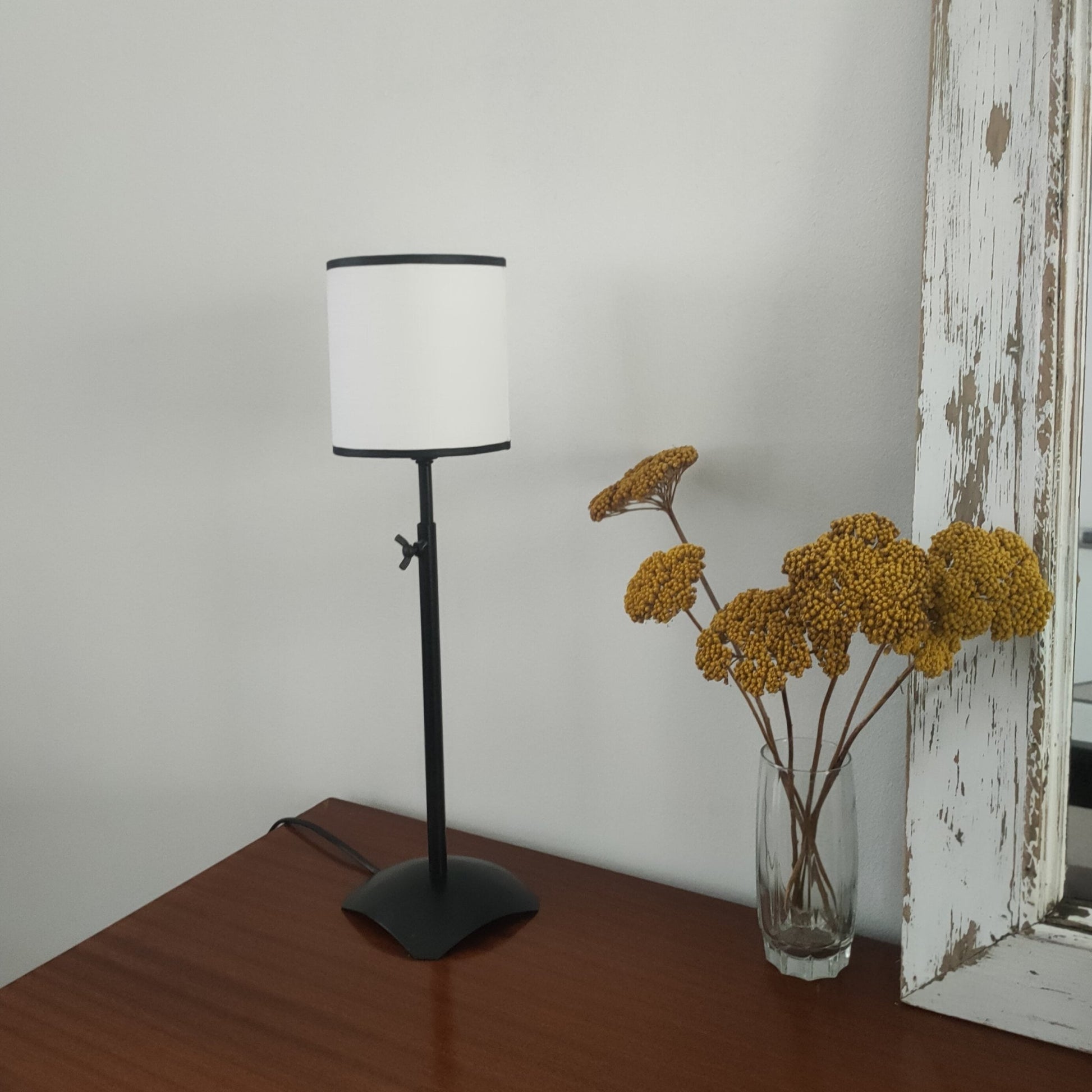 Abat-jour rond tube douille E14 en tissu blanc/beige liseré noir - Mademoiselle Lumière