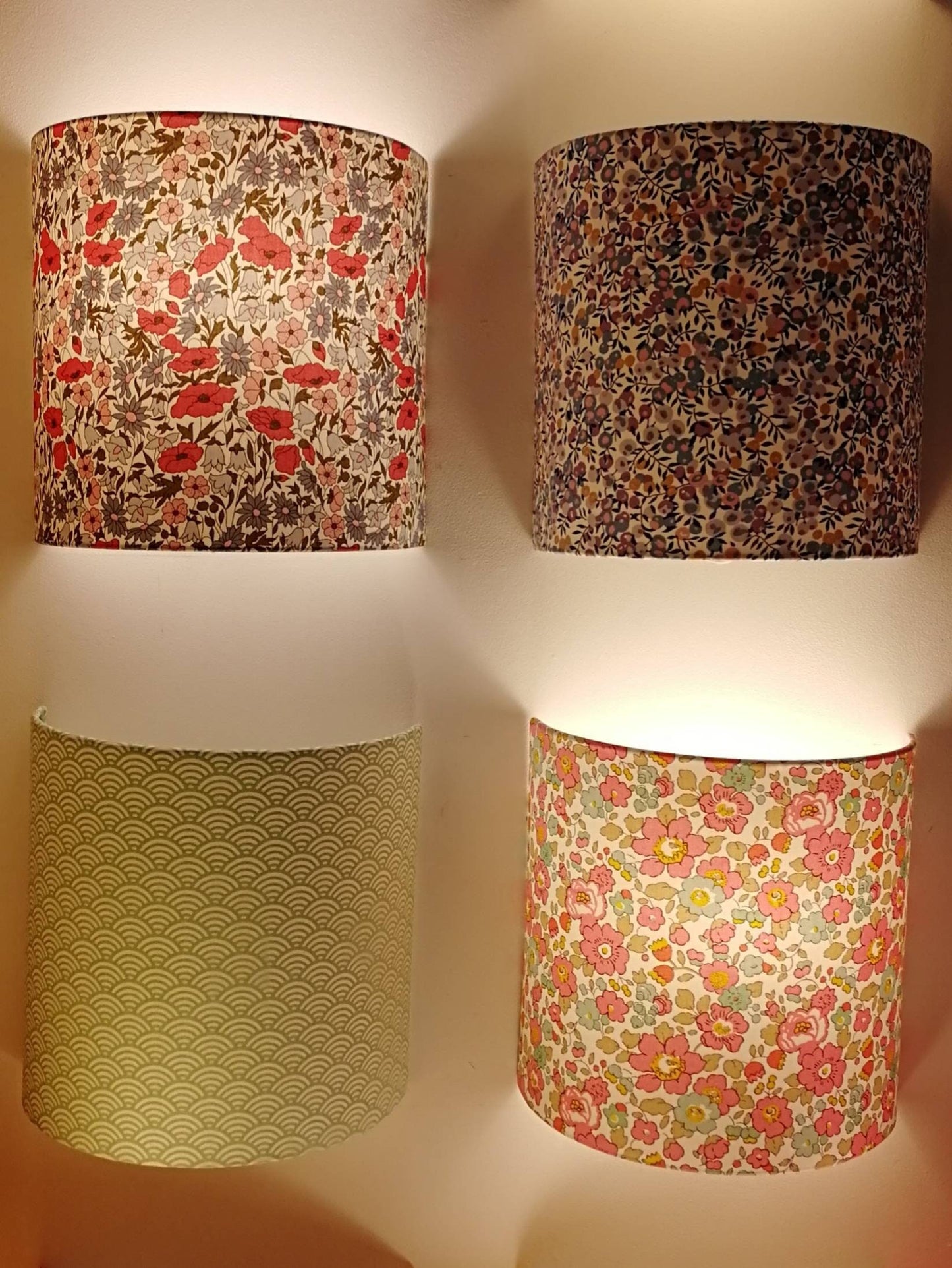 Applique murale demi-cercle design tissu Liberty London Wiltshire Bud Aurore Pois de senteur Lilas Bleu nuit