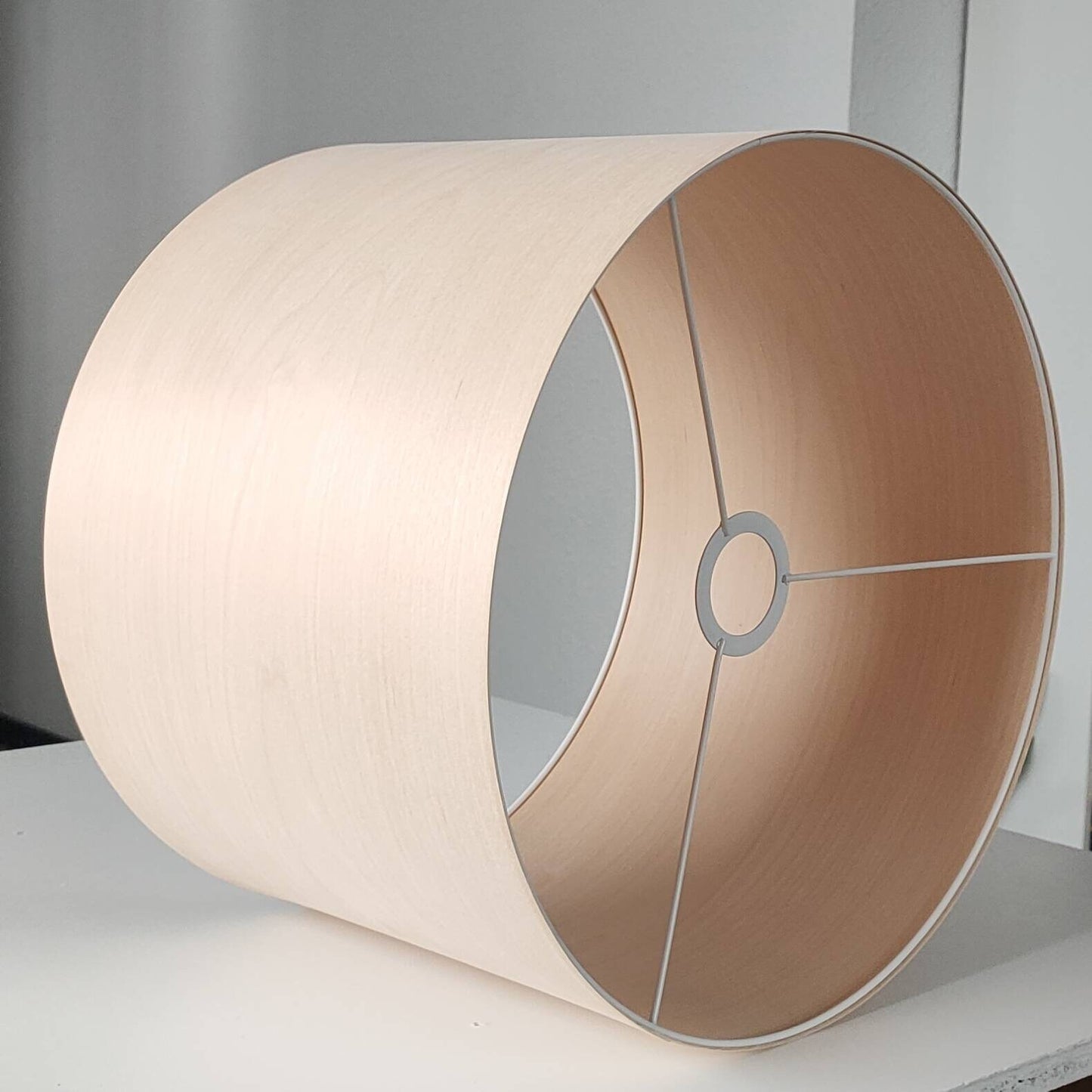 Abat-jour rond en bois de tilleul pour suspension ou pied de lampe / lampadaire