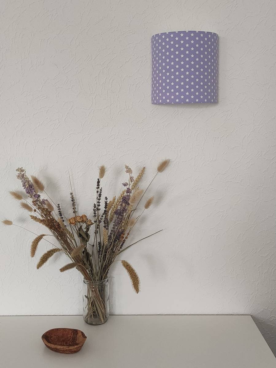 Abat-jour rond Étoiles blanches sur fond violet parme pour pied de lampe lampadaire suspension chambre bébé enfant