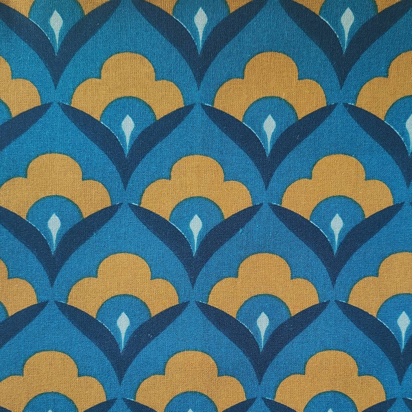 Abat-jour rond tissu imprimé inspiration art déco bleu marine écru et rouge ou bleu canard et Camel pour pied de lampe /lampadaire