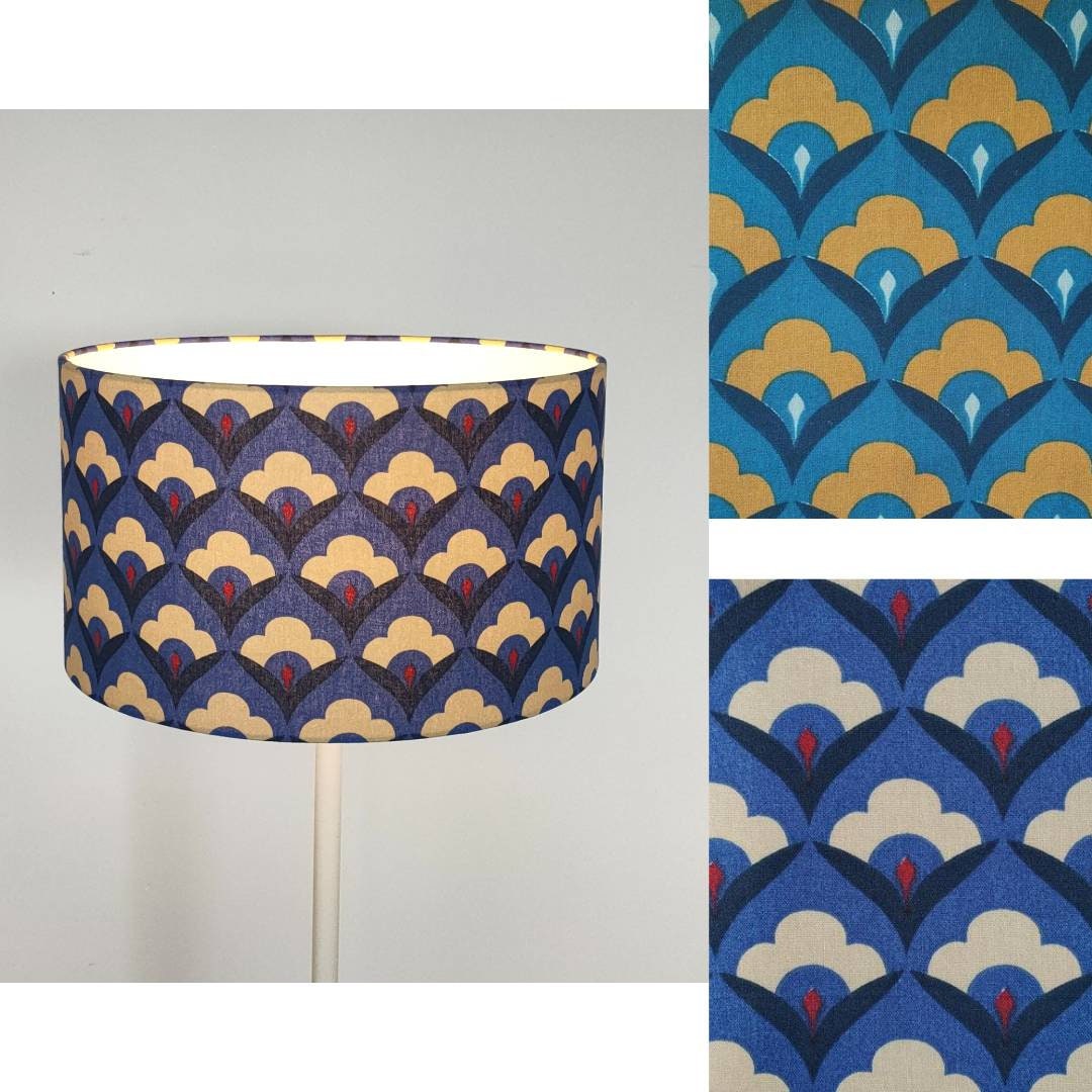 Abat-jour rond tissu imprimé inspiration art déco bleu marine écru et rouge ou bleu canard et Camel pour pied de lampe /lampadaire