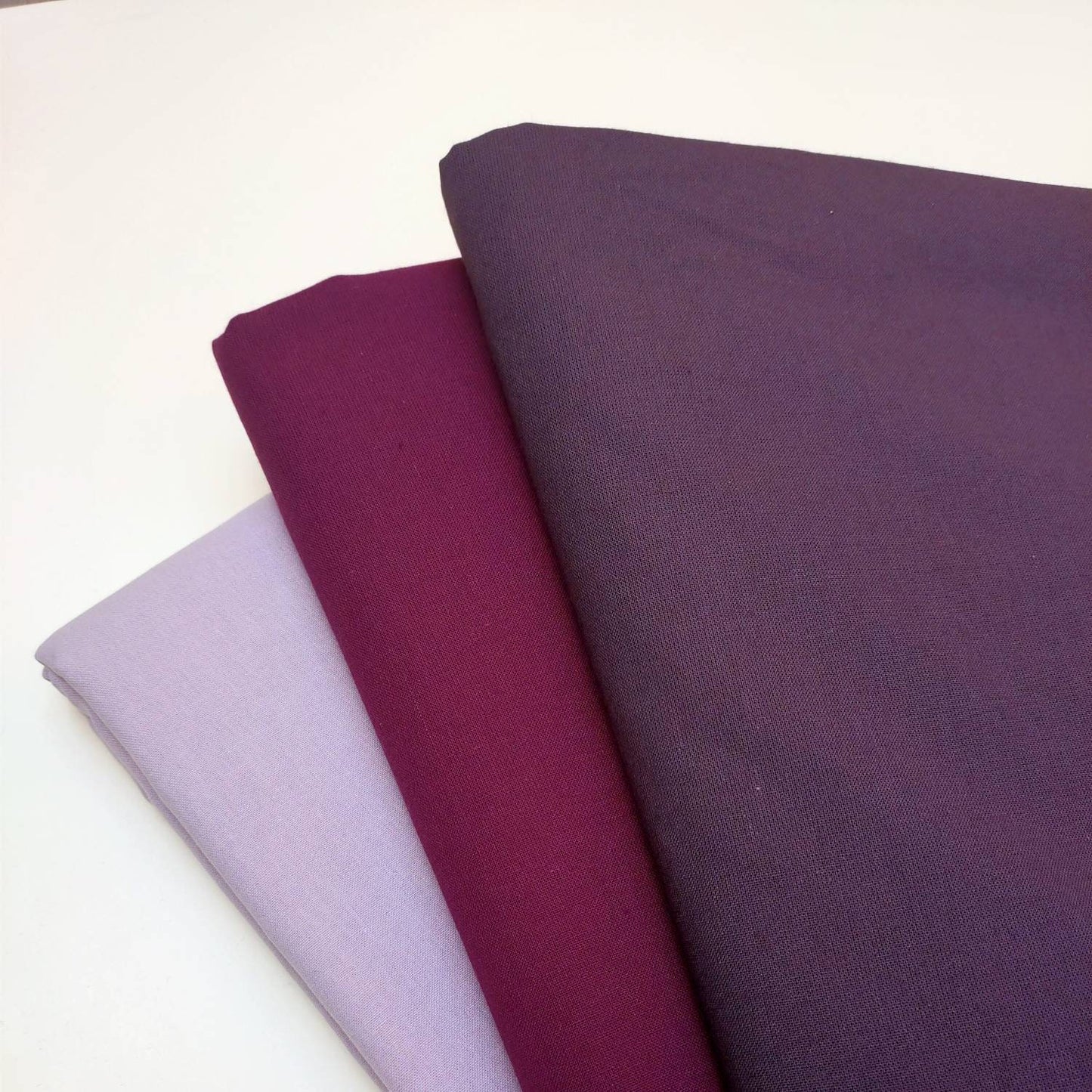 Applique murale demi-cercle, tissu uni ou imprimé enfants , étoiles blanches sur fond violet parme, violet, aubergine