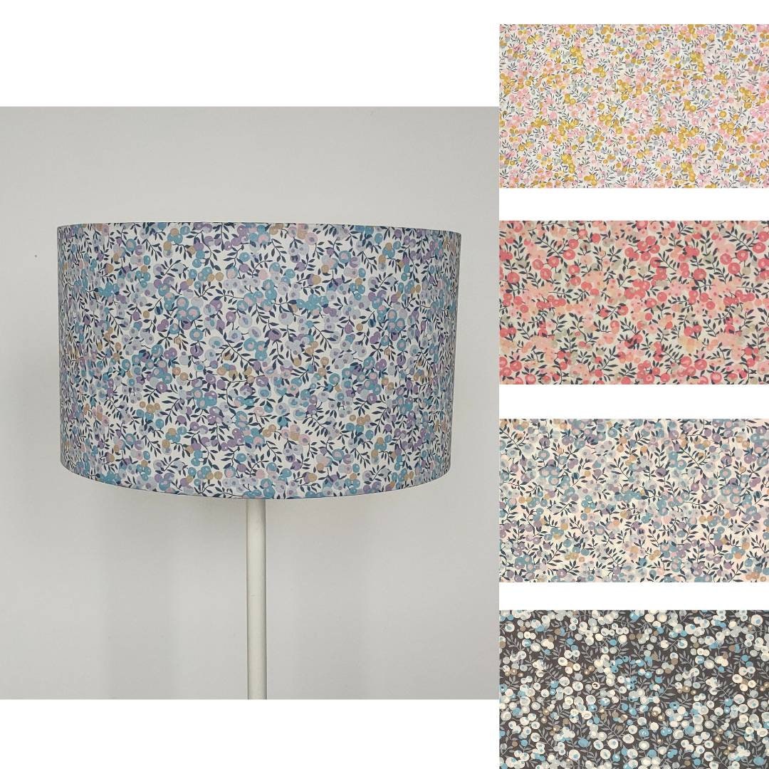 Abat-jour rond imprimé Liberty London Wiltshire Bud Aurore Pois de senteur Lilas Bleu nuit