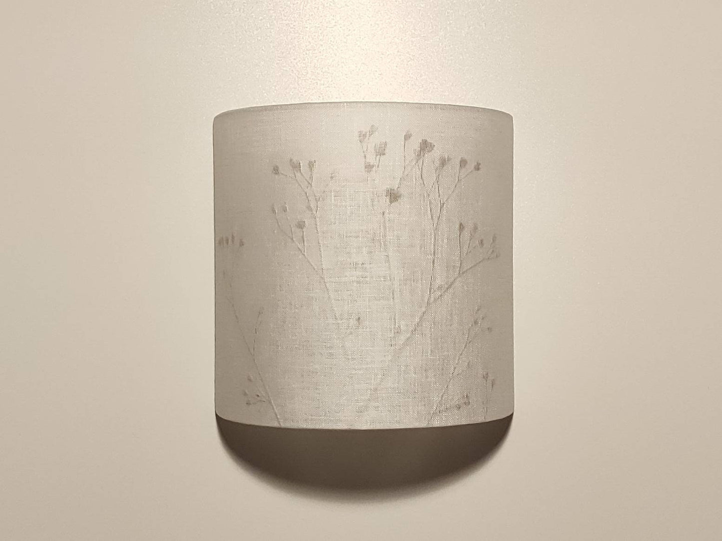 Applique murale demi-lune Promenade plante incrustée unie blanc /blanc cassé /écru beige pour décoration intemporelle et design