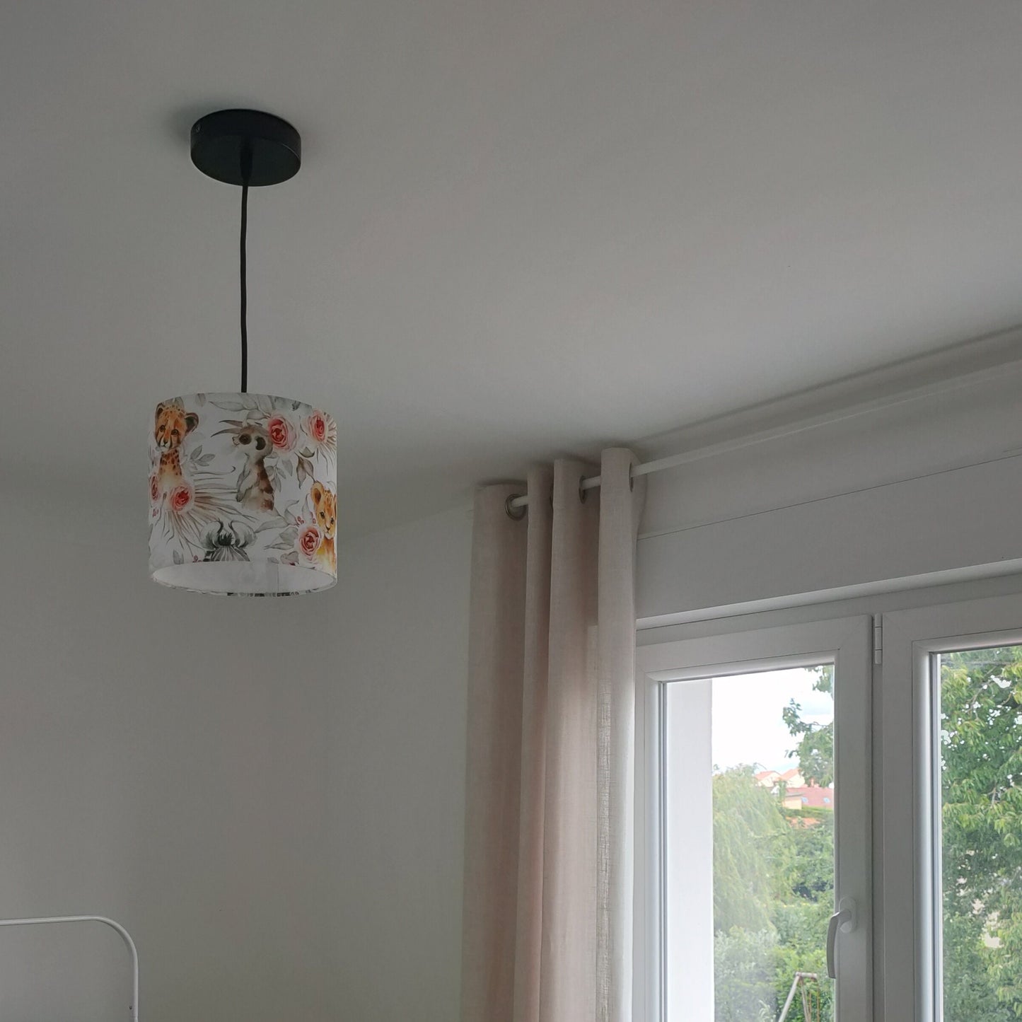 Abat-jour rond tissu imprimé bébé / enfants Savane rose ou Bohême pour chambre suspension