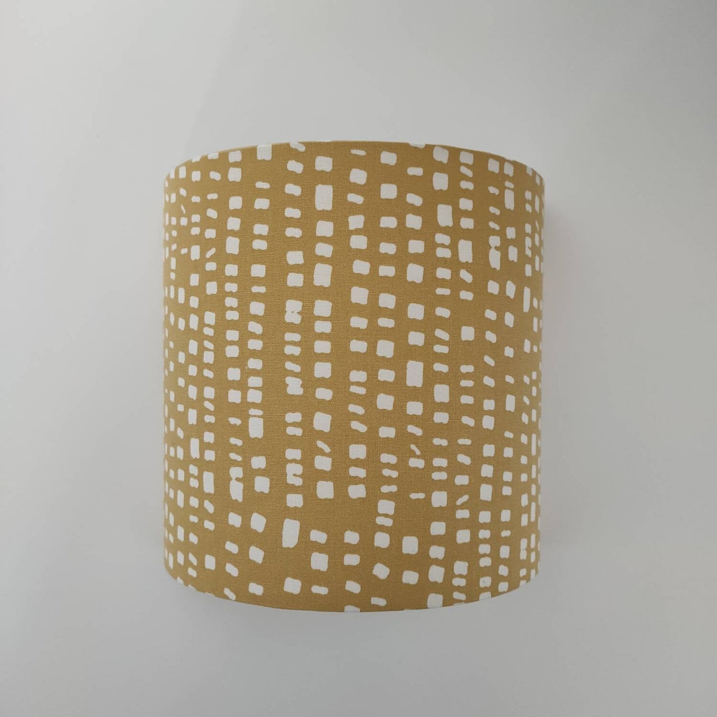 Applique murale demi-cercle design tissu imprimé Rectangles blancs sur fond jaune pâle fabriquée en France