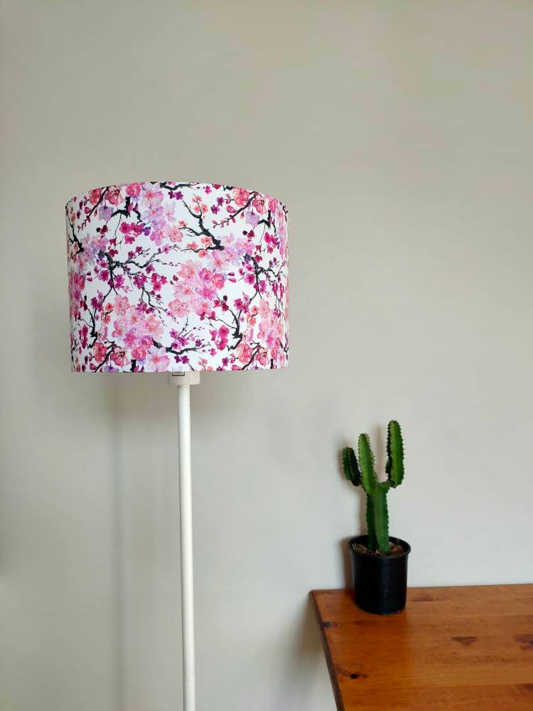 Abat-jour rond tissu Cerisier rose ou bleu suspension ou pied de lampe lampadaire