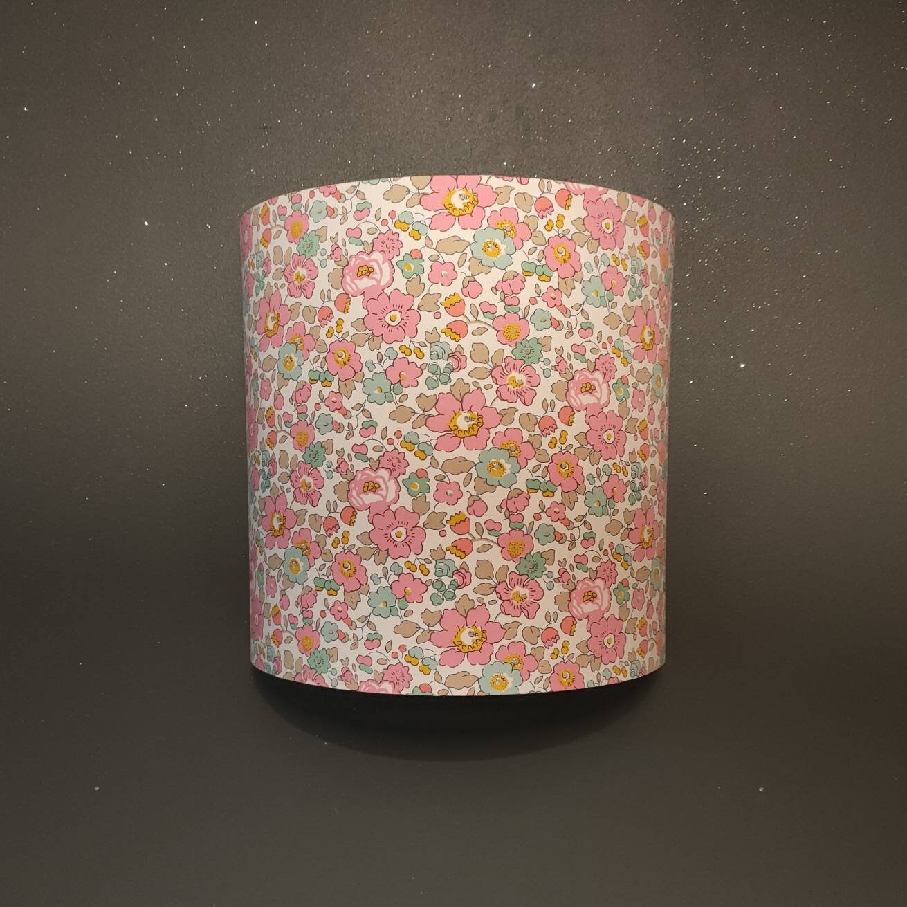Applique murale Liberty London Betsy Cupcake S-rouge Autumn Dream Porcelaine Asago T-violet en demi-lune design
